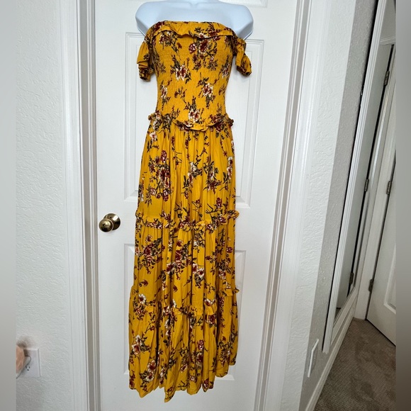 Boho Yellow off the shoulder maxi floral dress - Picture 1 of 8